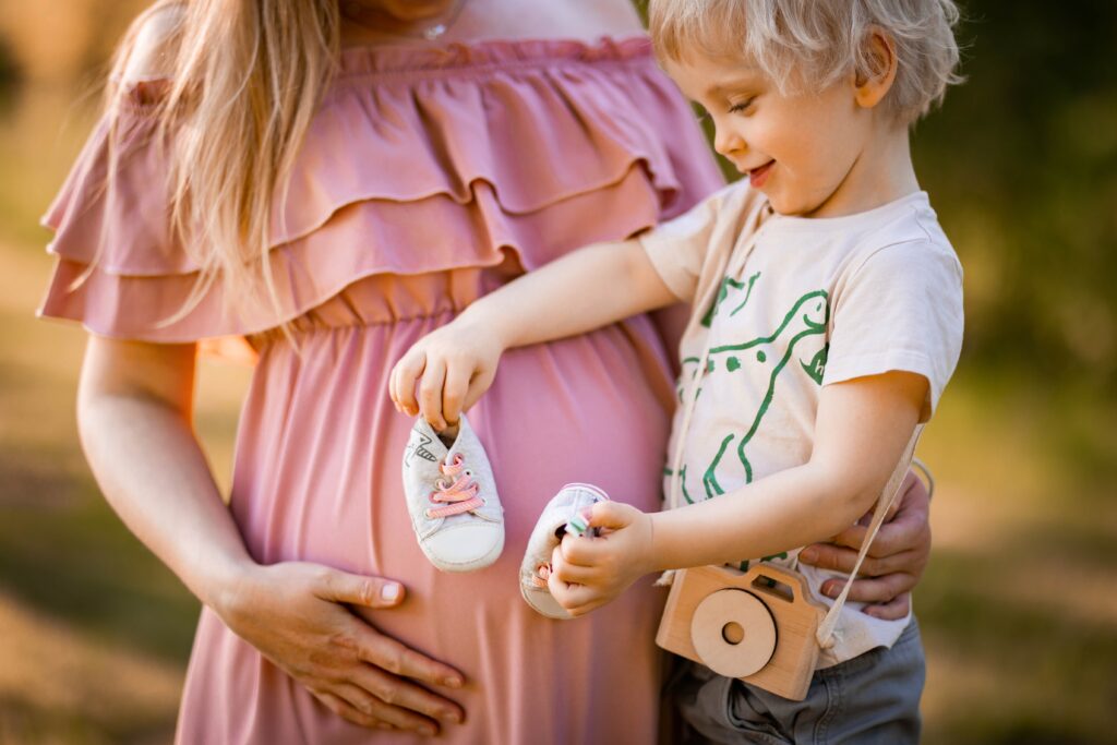 těhotenské focení v nymburce na dece v parku