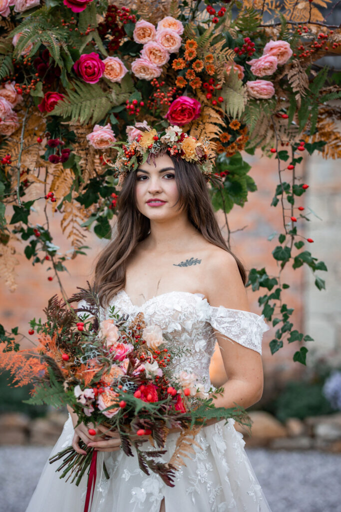 detail svatební kytice a prstýnků svatební fotografka Nikolka M Photo