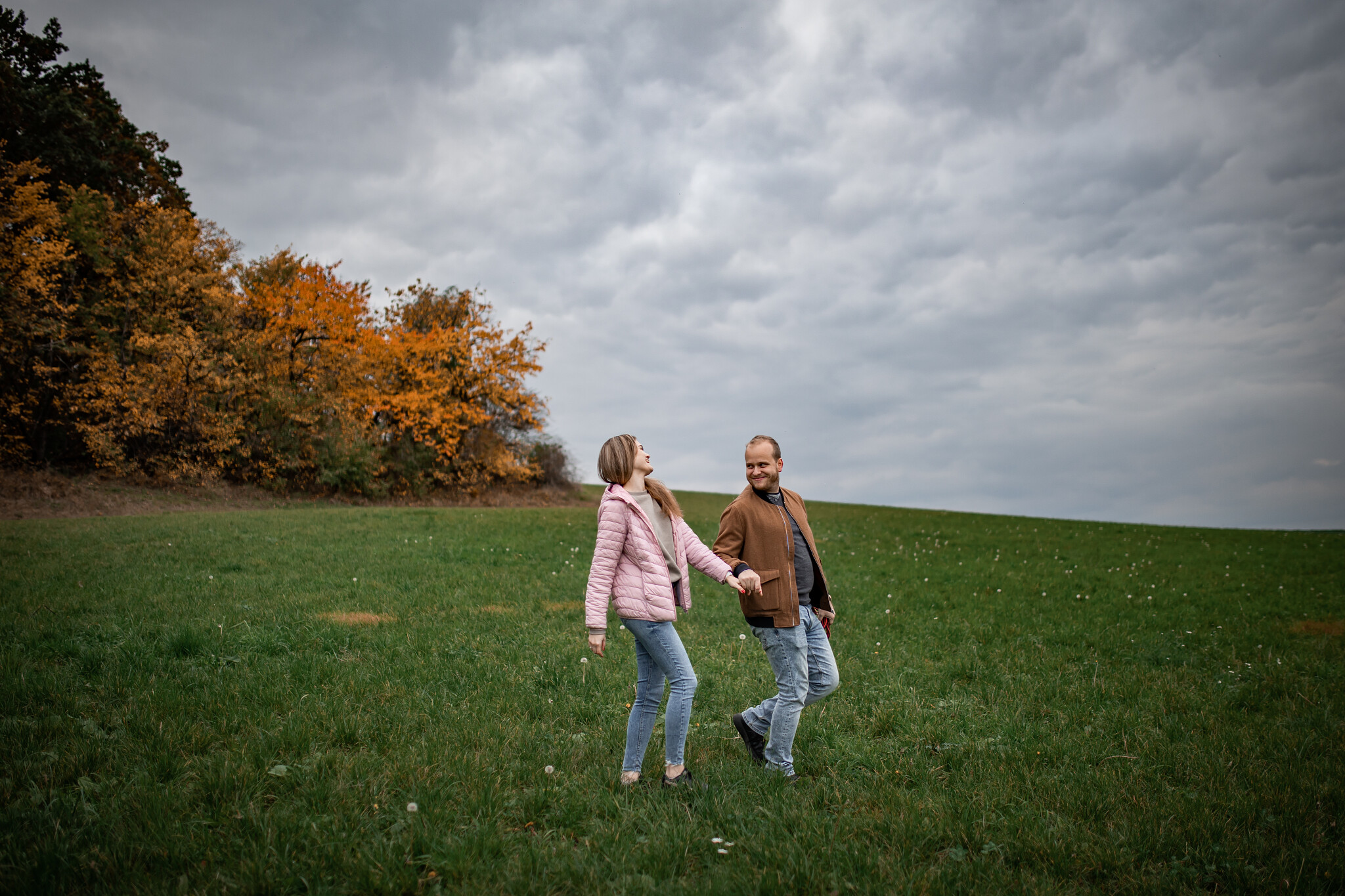 předsvatební focení s fotografkou Nikolkou která fotí s láskou páry, rodinky a svatby.